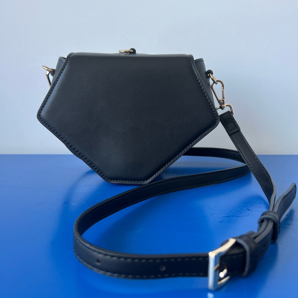 Unique, stunning Urban Expressions Wren crossbody bag
